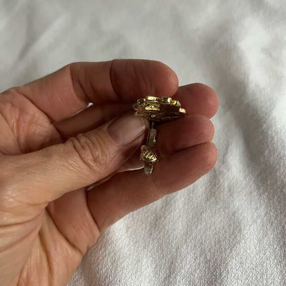 Vintage Trifari gold tone clasp earrings. - Picture 4 of 5